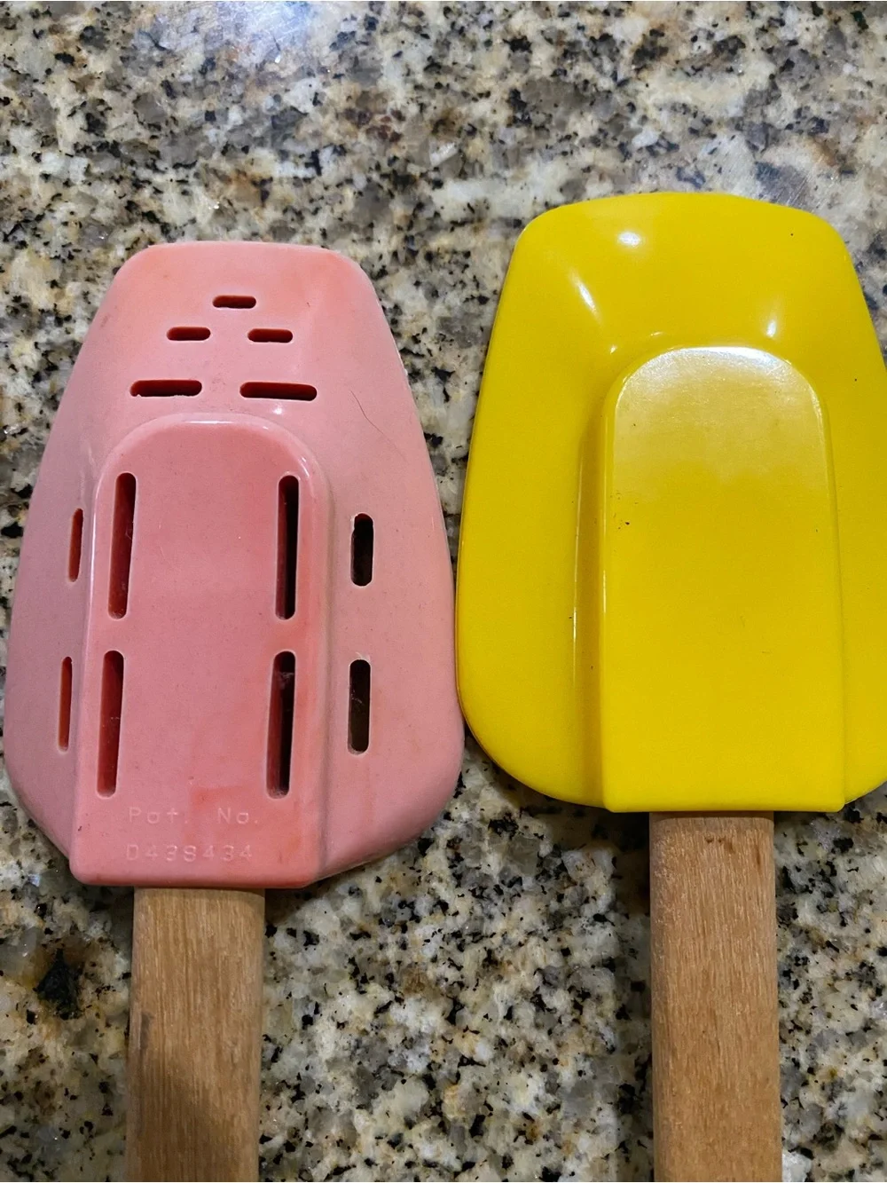Le Creuset Silicone Spatula Wood Handle Retired Soleil Yellow & Hibiscus Scraper